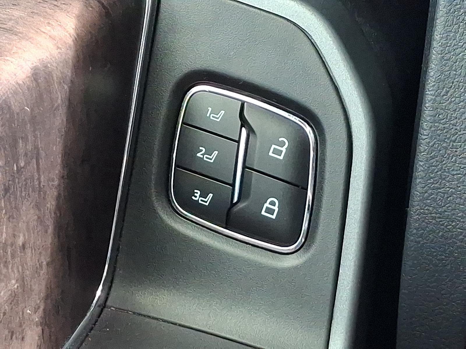 Used 2024 Carbonized Gray Metallic Ford LARIAT image 24
