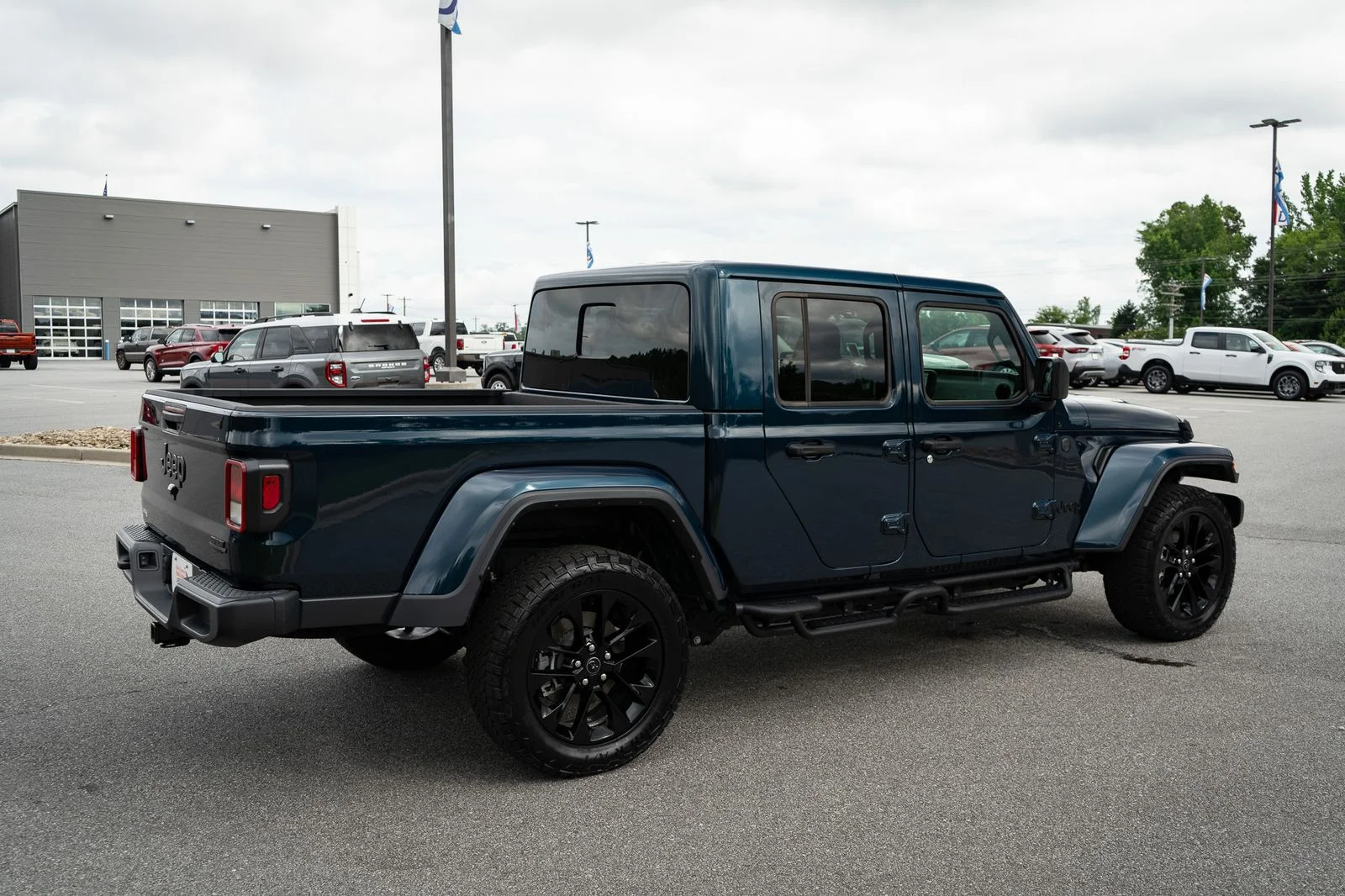 Used 2025 Blue Pearl Jeep Nighthawk image 10