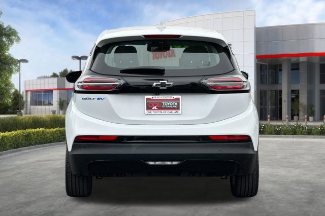 Used 2023 White Chevrolet 1LT image 5