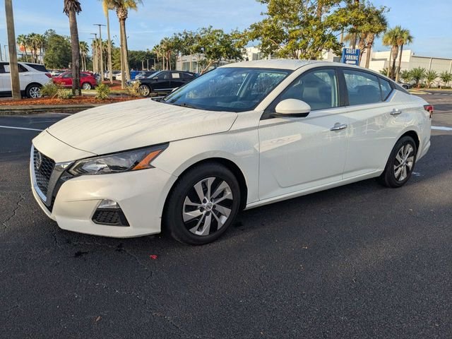 Used 2022 Glacier White Nissan 2.5 S image 8