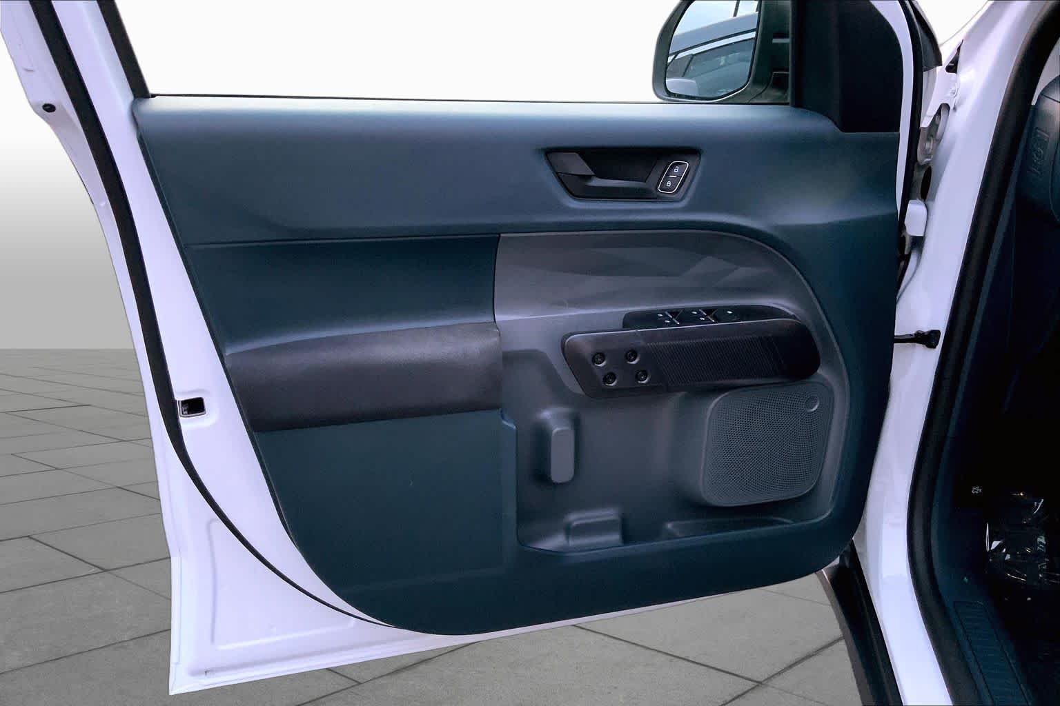 Used 2025 Oxford White Ford XL image 21