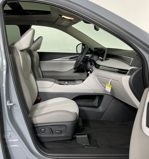 New 2027 HARBOR GRAY INFINITI Luxe FWD image 28