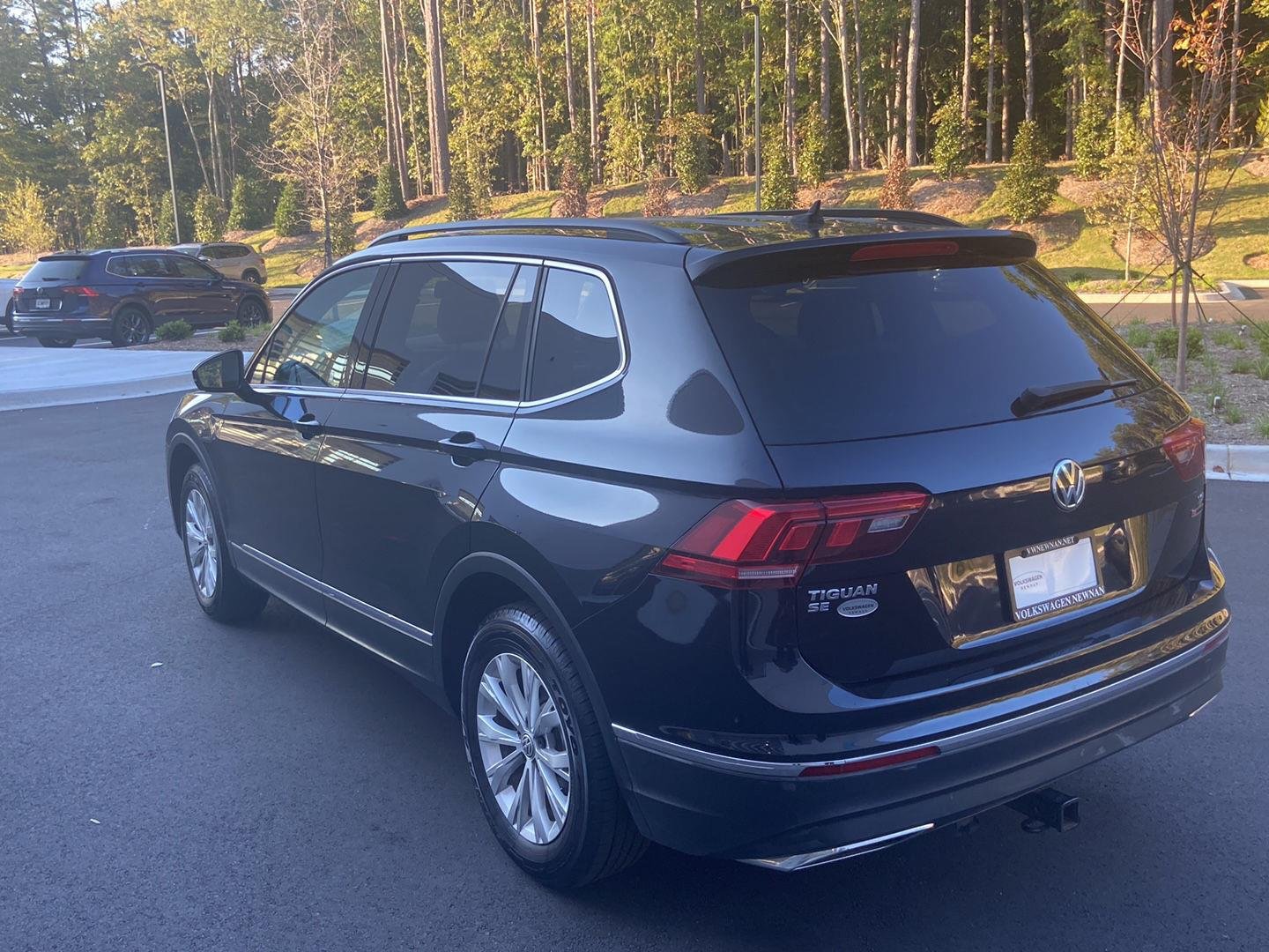 Used 2018 Deep Black Pearl Metallic Volkswagen SE image 7