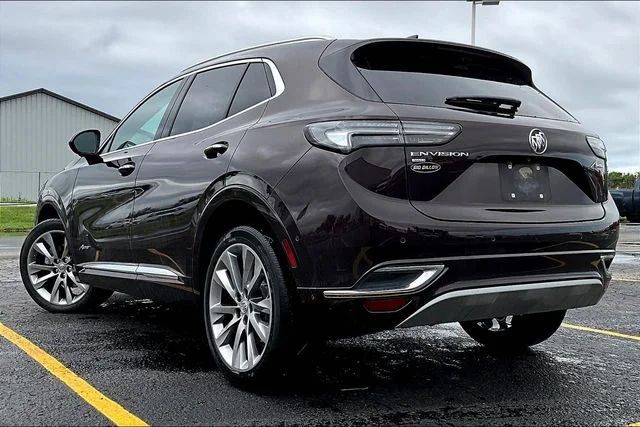 Used 2022 Red Buick Avenir image 3