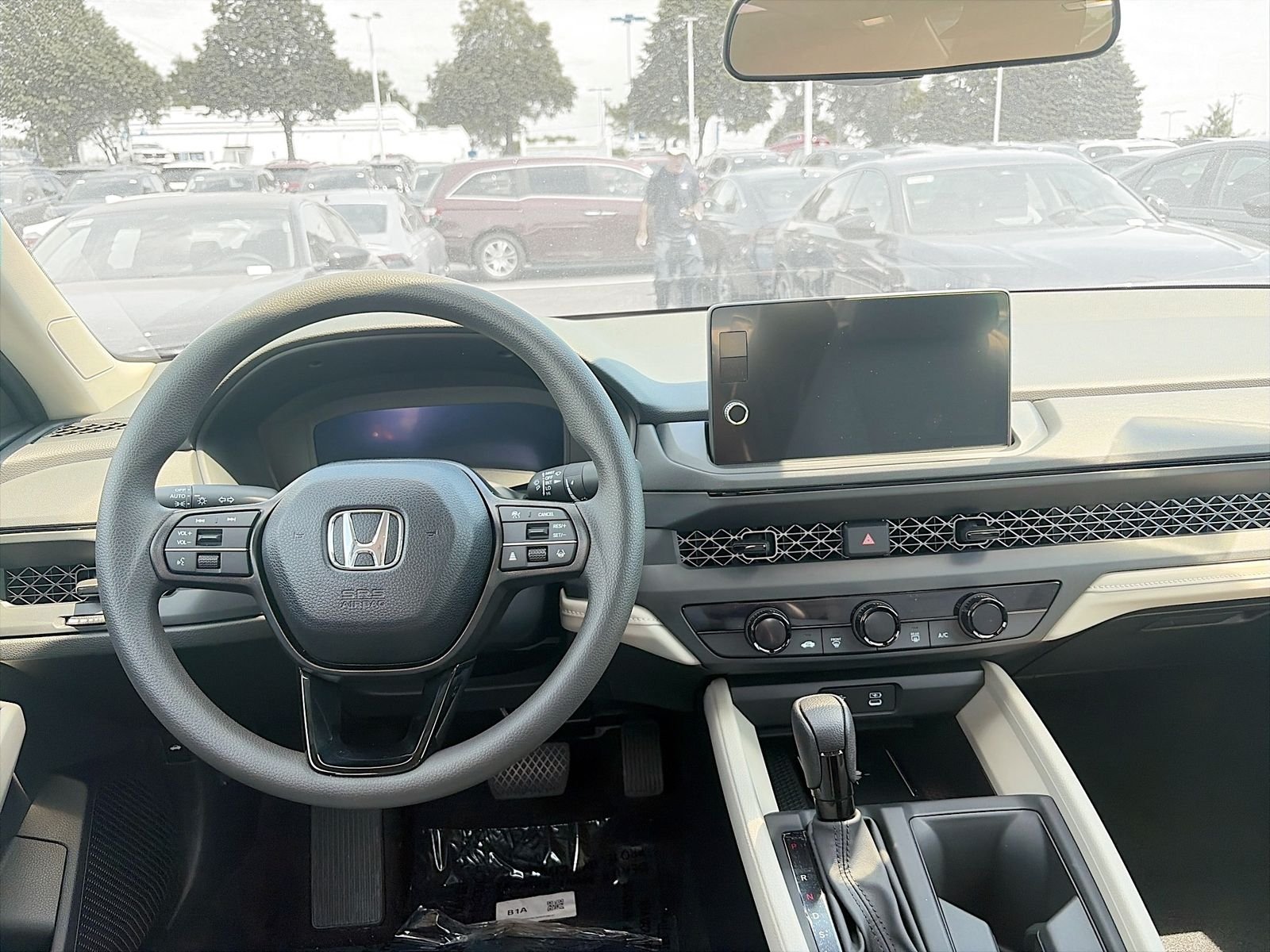 New 2026 Platinum White Pearl Honda LX image 3