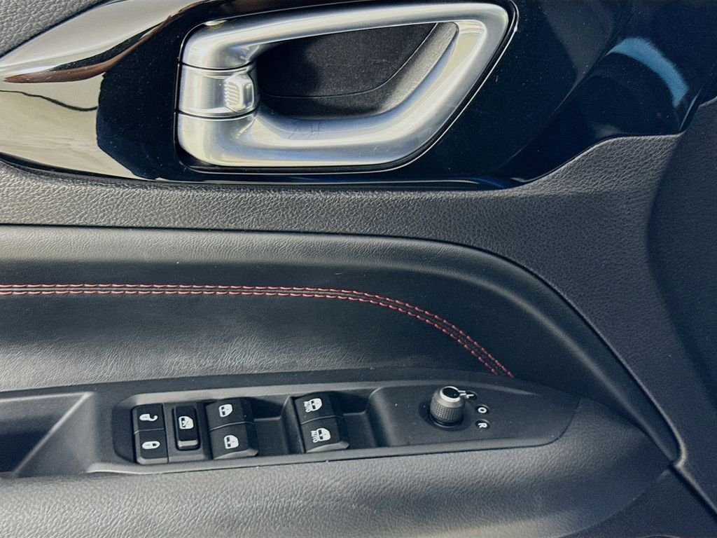 Used 2025 Hydro Blue Pearlcoat Jeep Trailhawk image 22