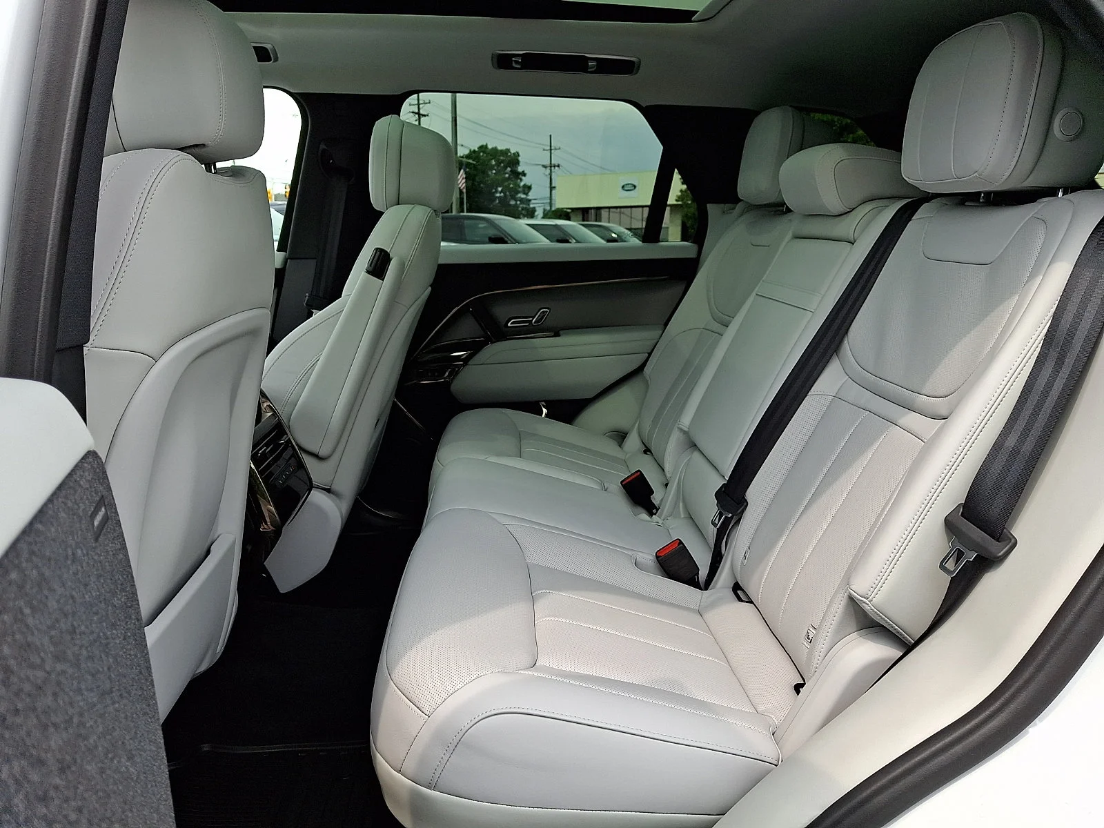 Certified Used 2024 Fuji White   1Aa Land Rover SE image 18