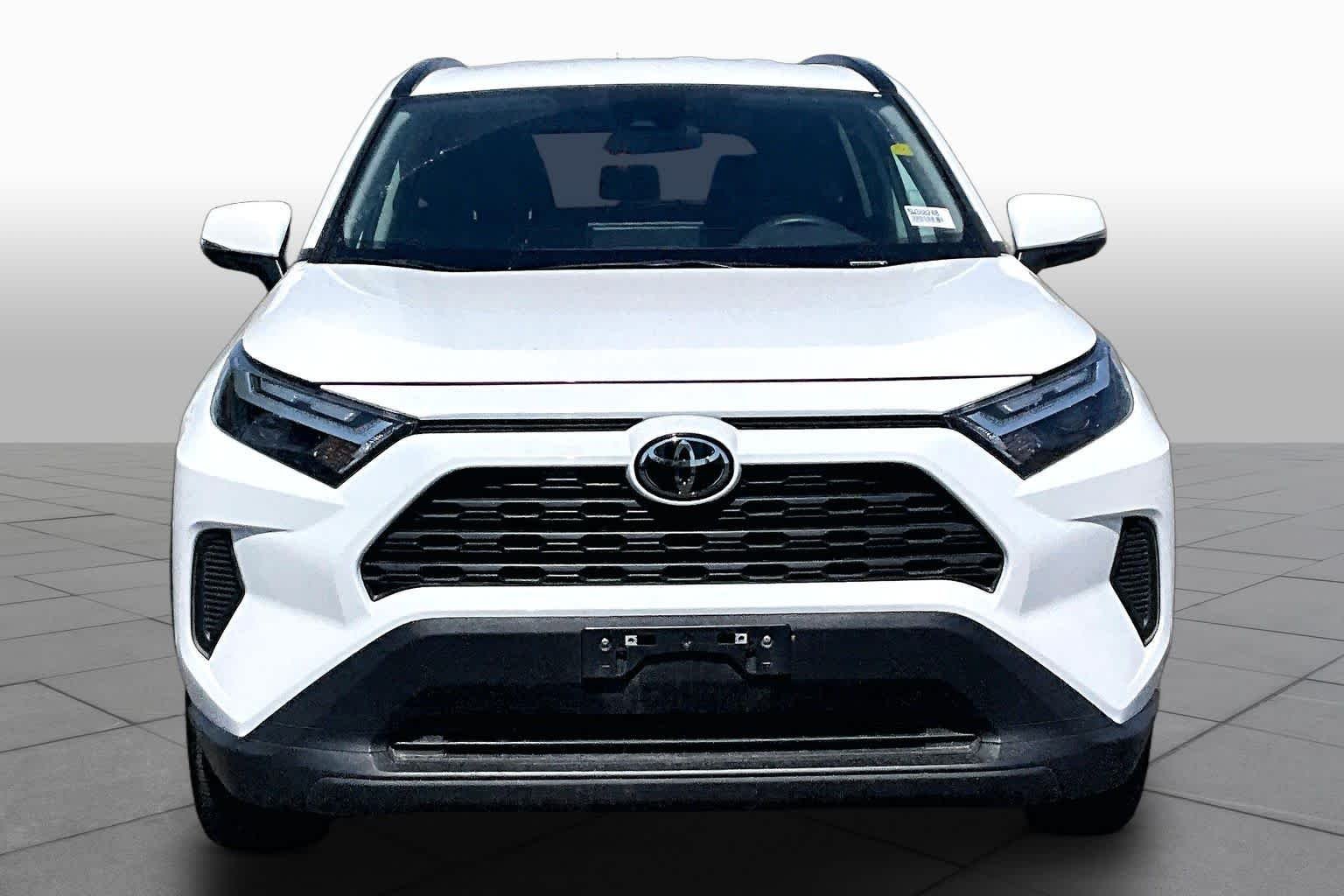 Used 2025 Ice Cap Toyota XLE image 4