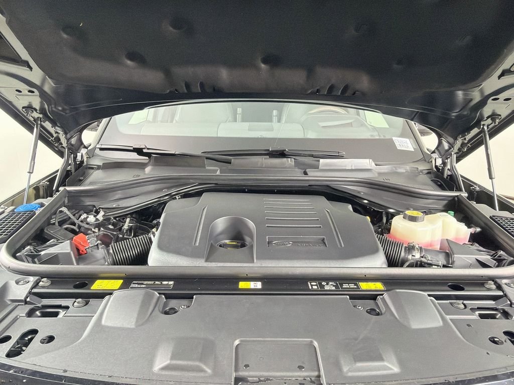 New 2026 Carpathian Grey Land Rover SE image 32