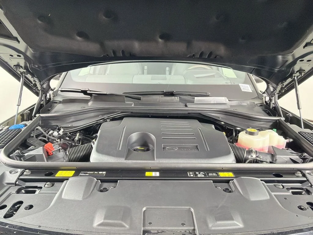 New 2026 Carpathian Grey Land Rover SE image 32