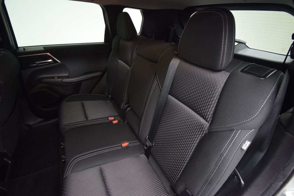 Used 2022  Mitsubishi ES image 16