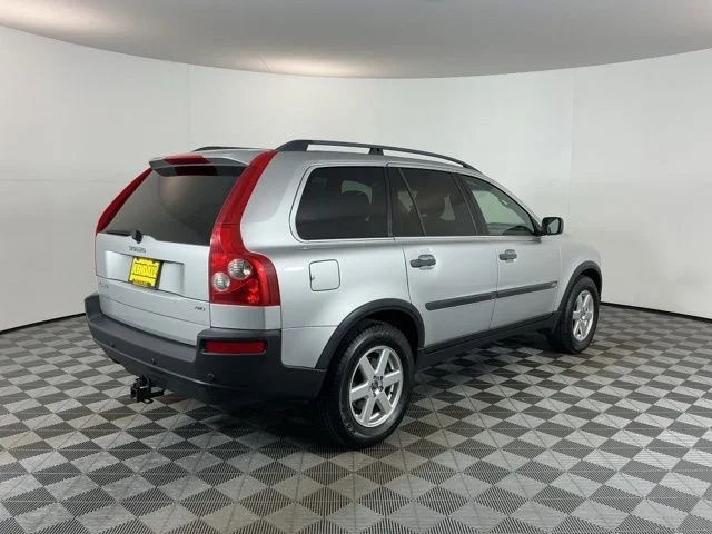 Used 2005 Silver Volvo 2.5T image 5