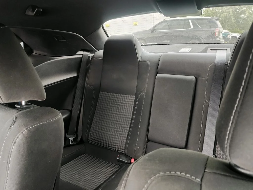 Used 2016 Pitch Black Clearcoat Dodge SXT image 17