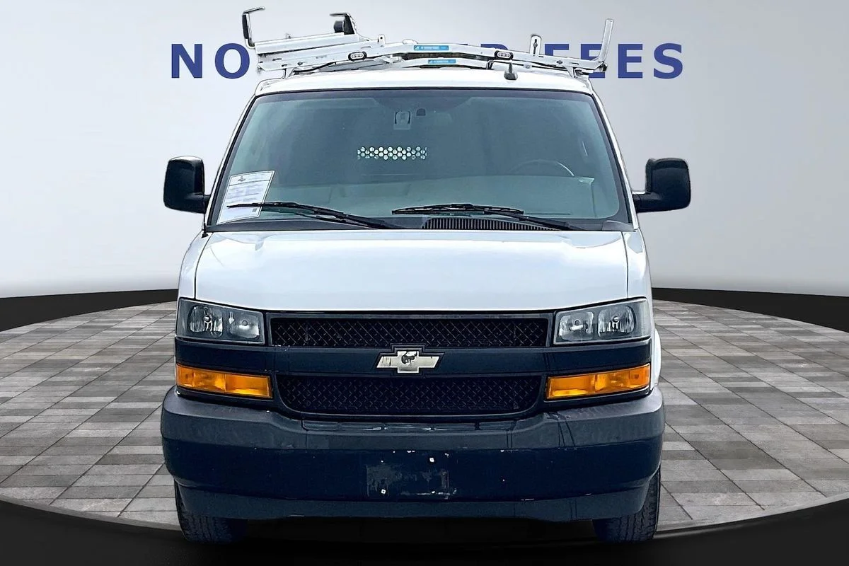 Used 2018  Chevrolet Work Van image 2