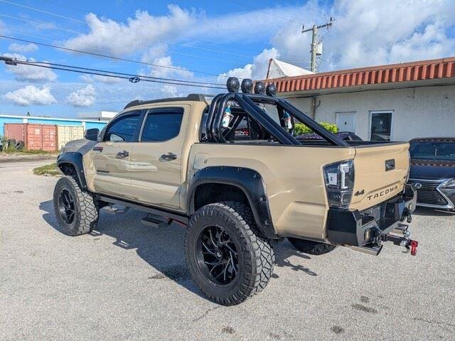 2017 Toyota Tacoma TRD photo 4