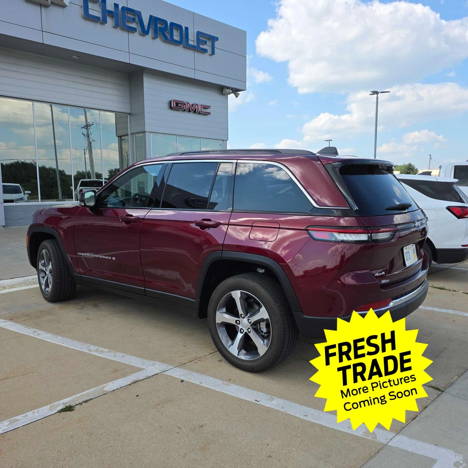 Used 2024 Velvet Red Pearlcoat Jeep Limited image 9