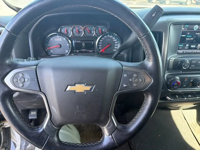Used 2018 SUMMIT WHITE Chevrolet LT image 17