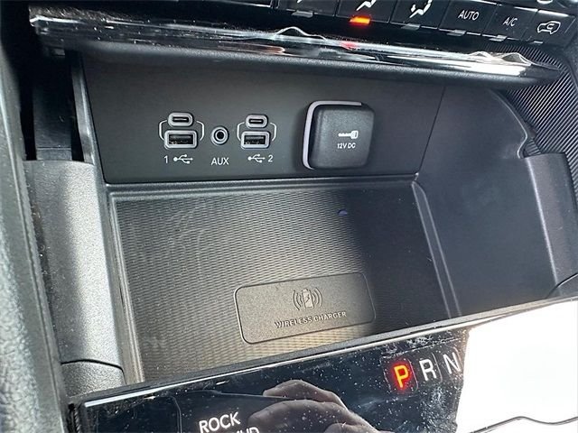New 2024 Diamond Black Crystal Pearl-Coat Exterior Paint Jeep Anniversary Edition 4xe image 23