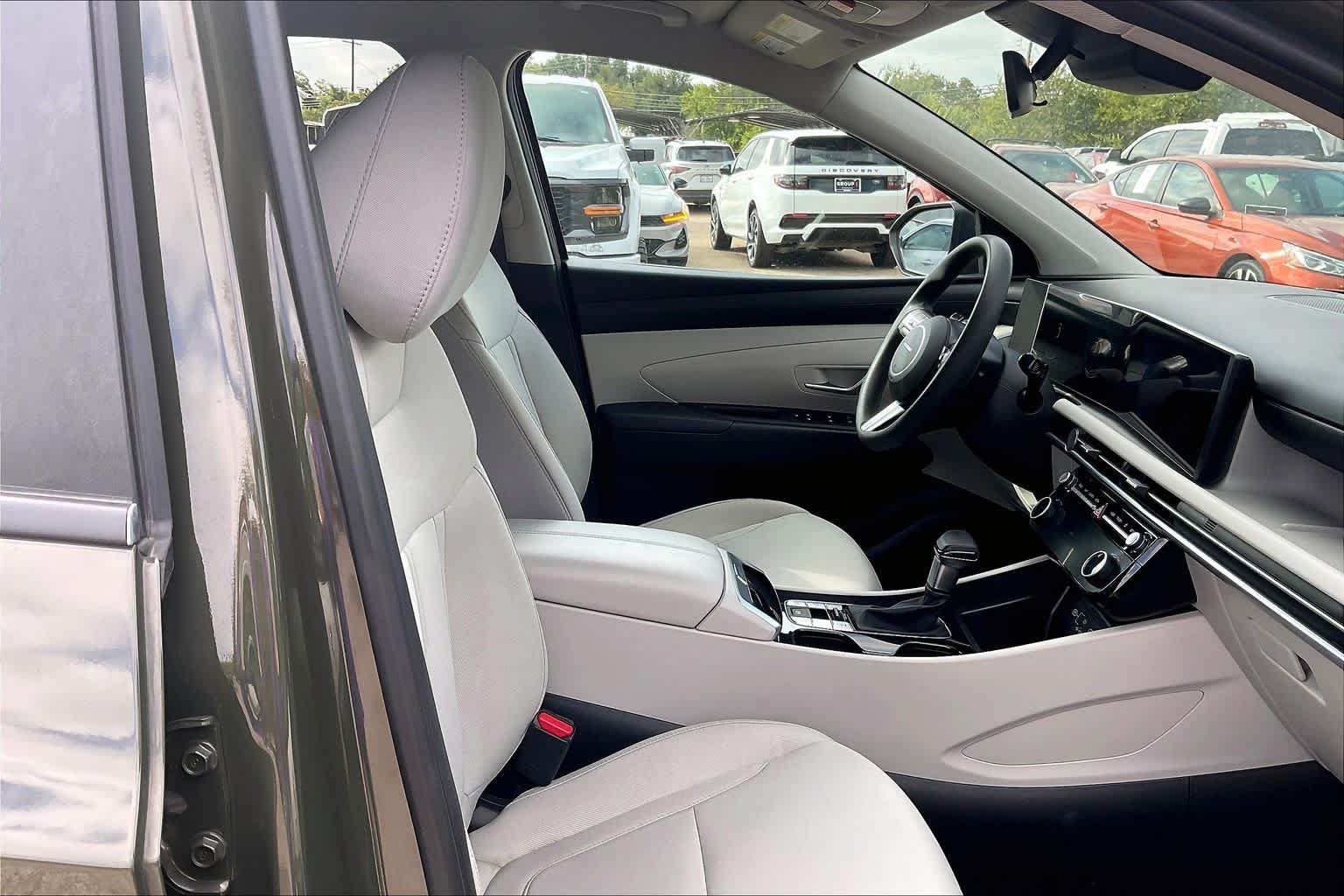 Used 2025 Rockwood Green Hyundai SEL image 9