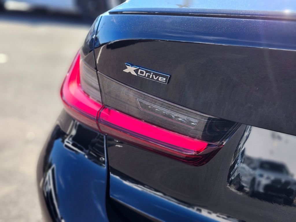 Used 2023 Black BMW M340i xDrive image 9