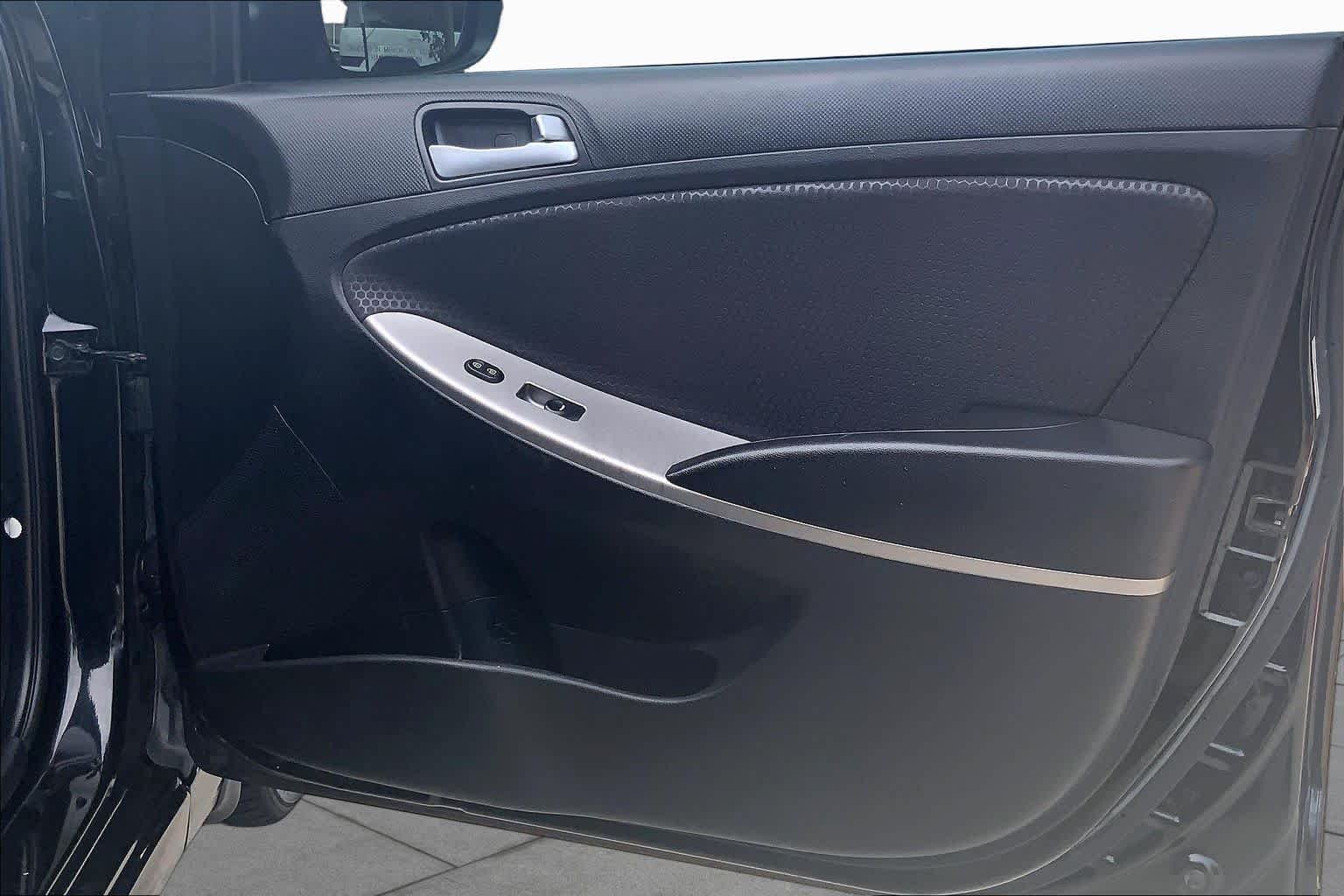 Used 2015 Ultra Black Pearl Hyundai Sport image 23