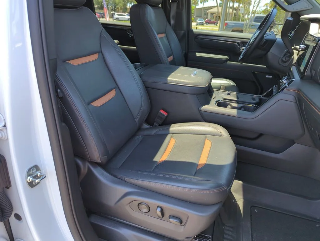Used 2025 White GMC AT4 image 37