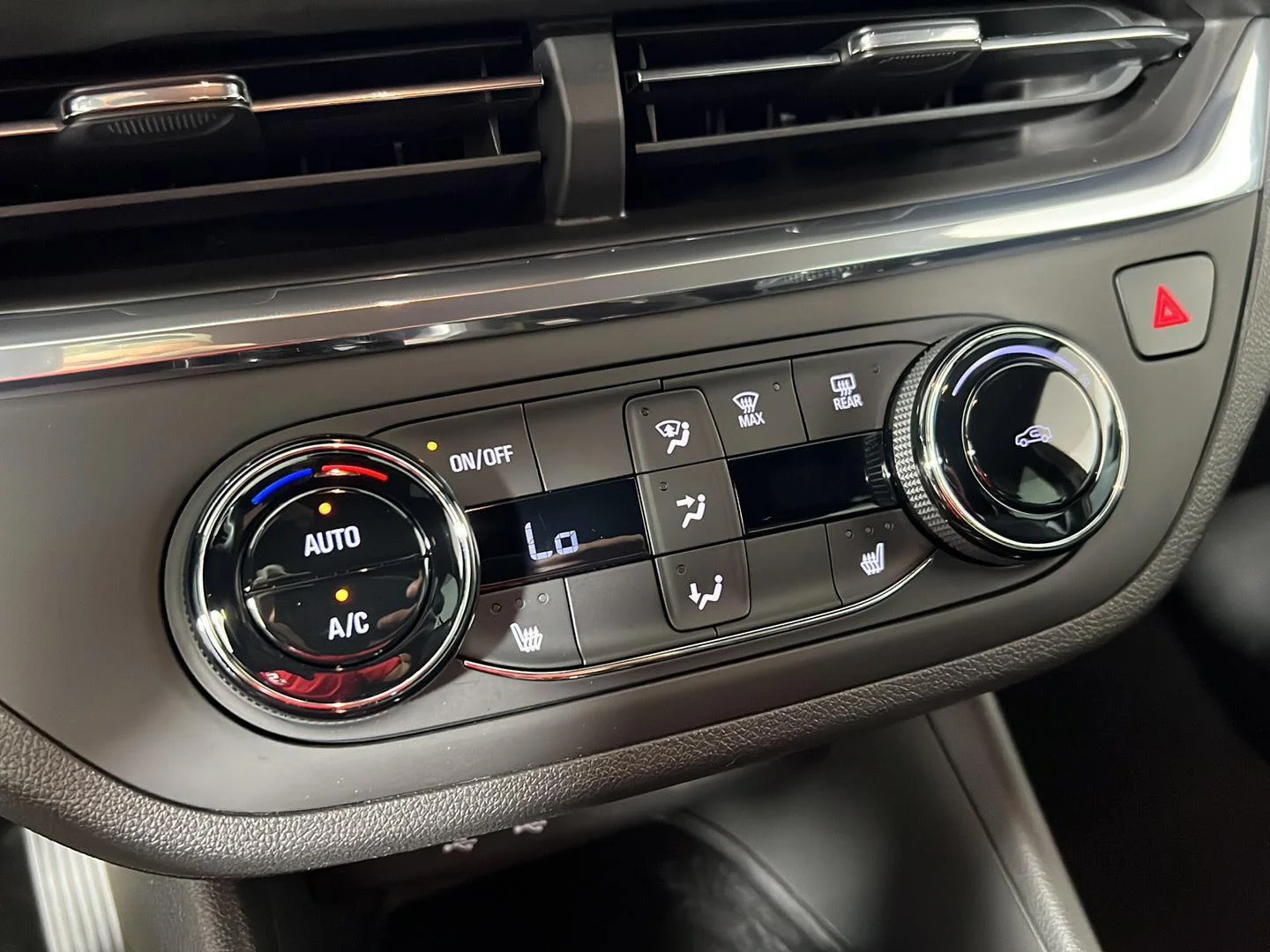 Used 2024 Cinnabar Metallic Buick Preferred image 19