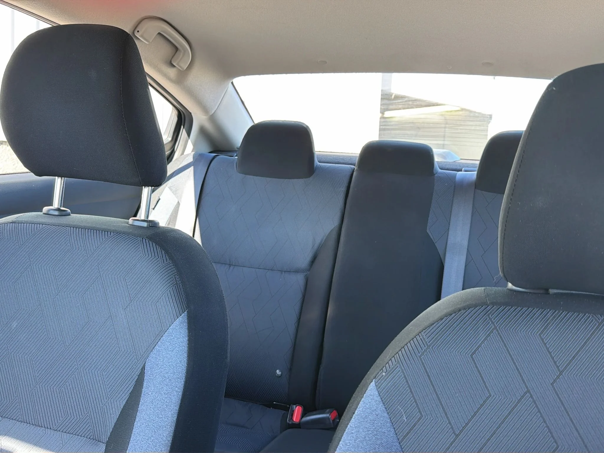 2025 Nissan Versa Sedan SV - Photo 18