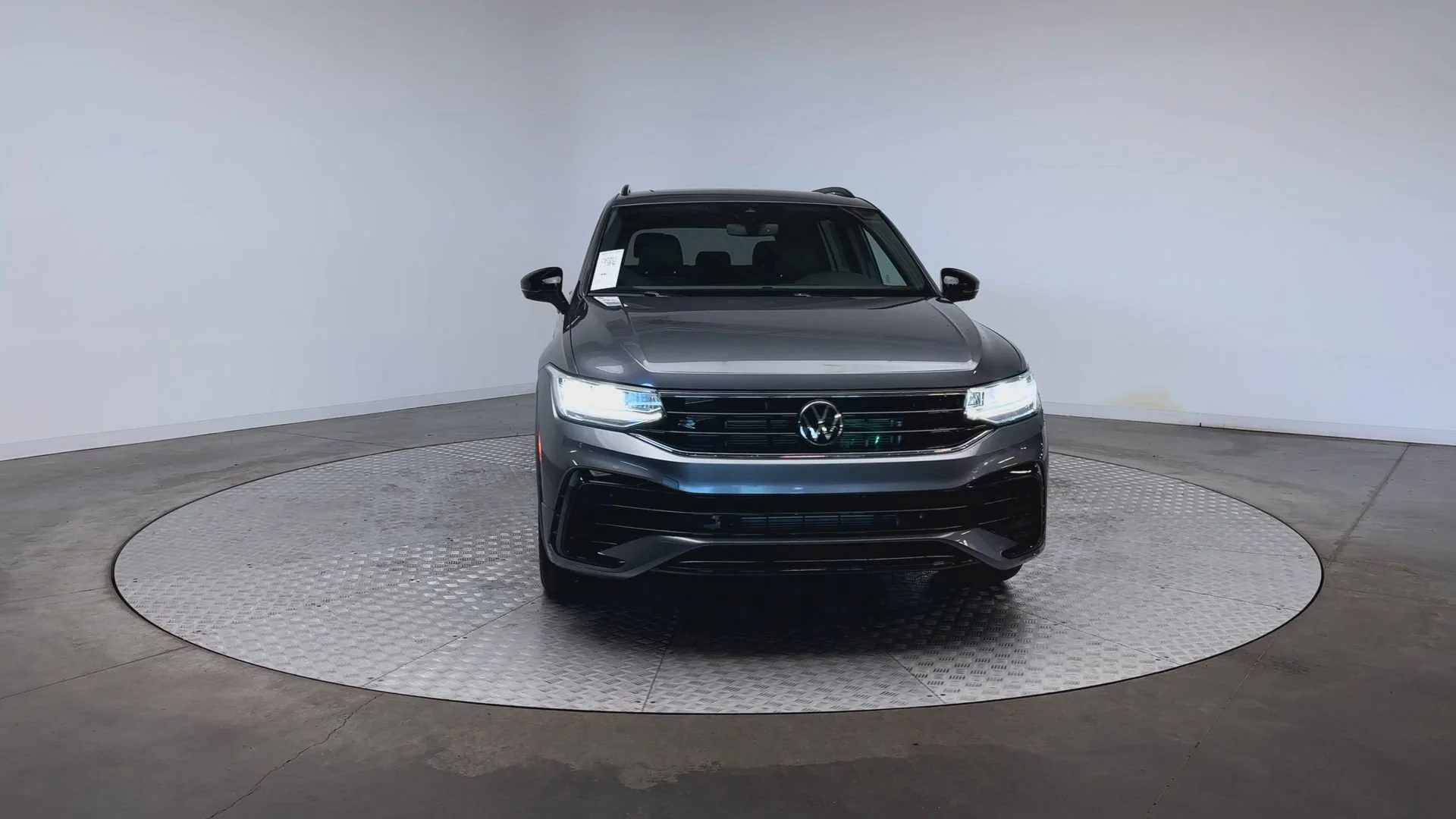 Used 2024 Platinum Gray Metallic Volkswagen SE R-Line Black image 3