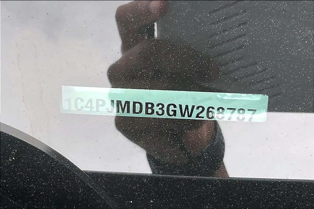 Used 2016 Gray Jeep Limited image 36