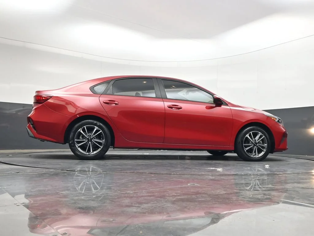 Used 2023 Red Kia LXS image 32