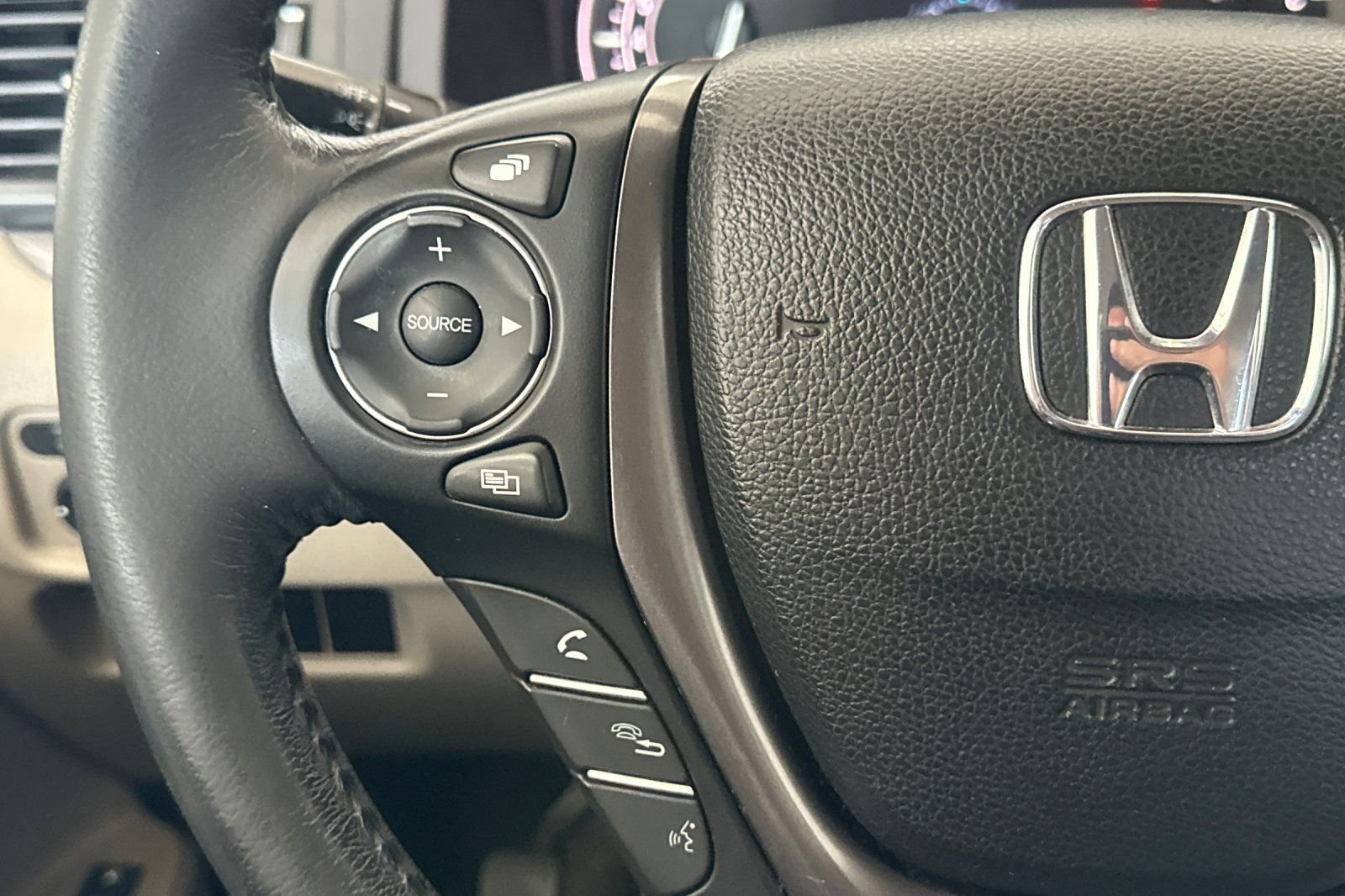 Used 2016 White Honda EX-L image 27