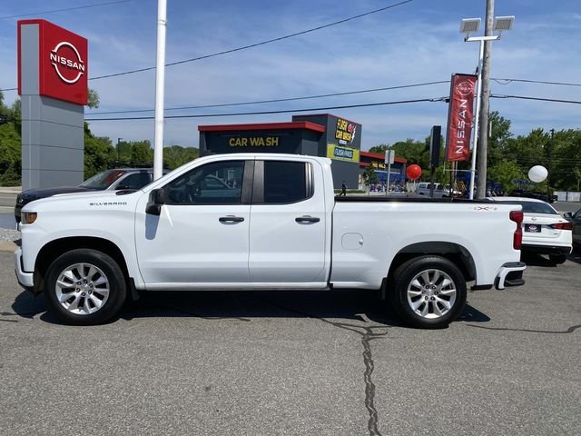 Used 2021 White Chevrolet Custom image 2