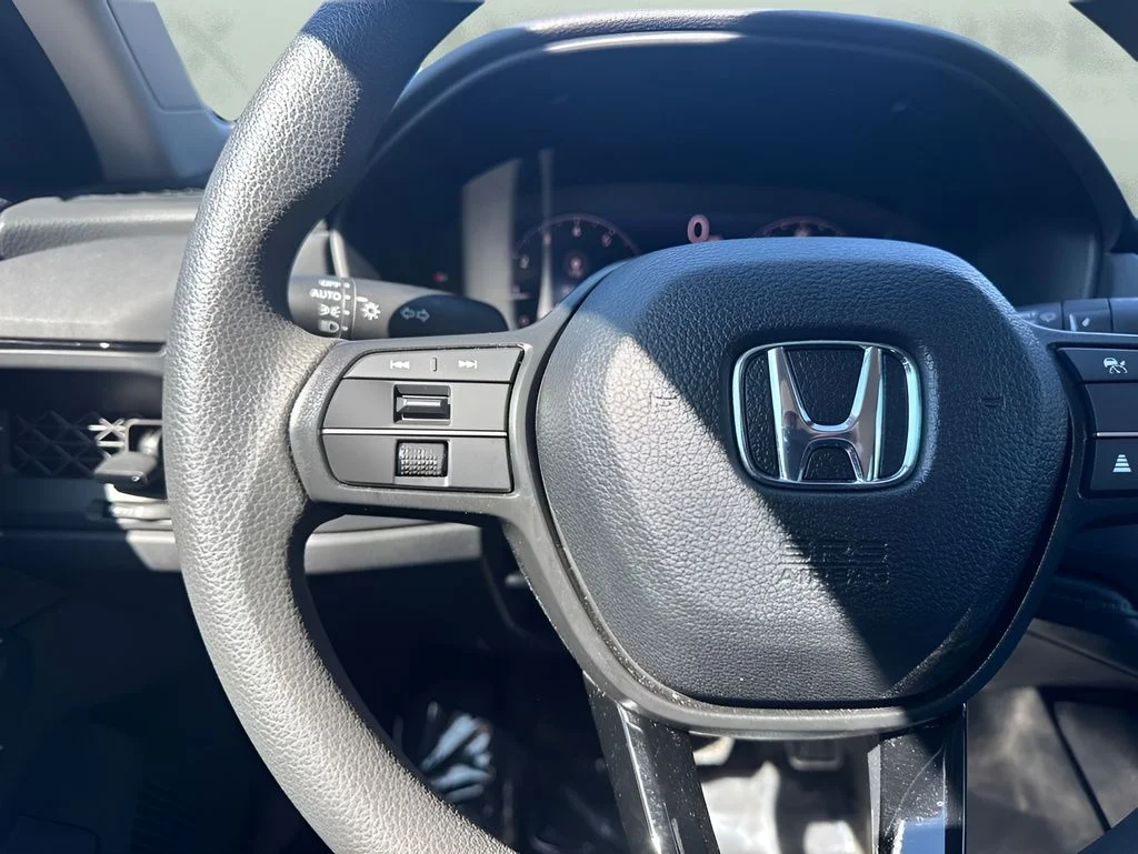 Used 2025 White Honda LX image 14