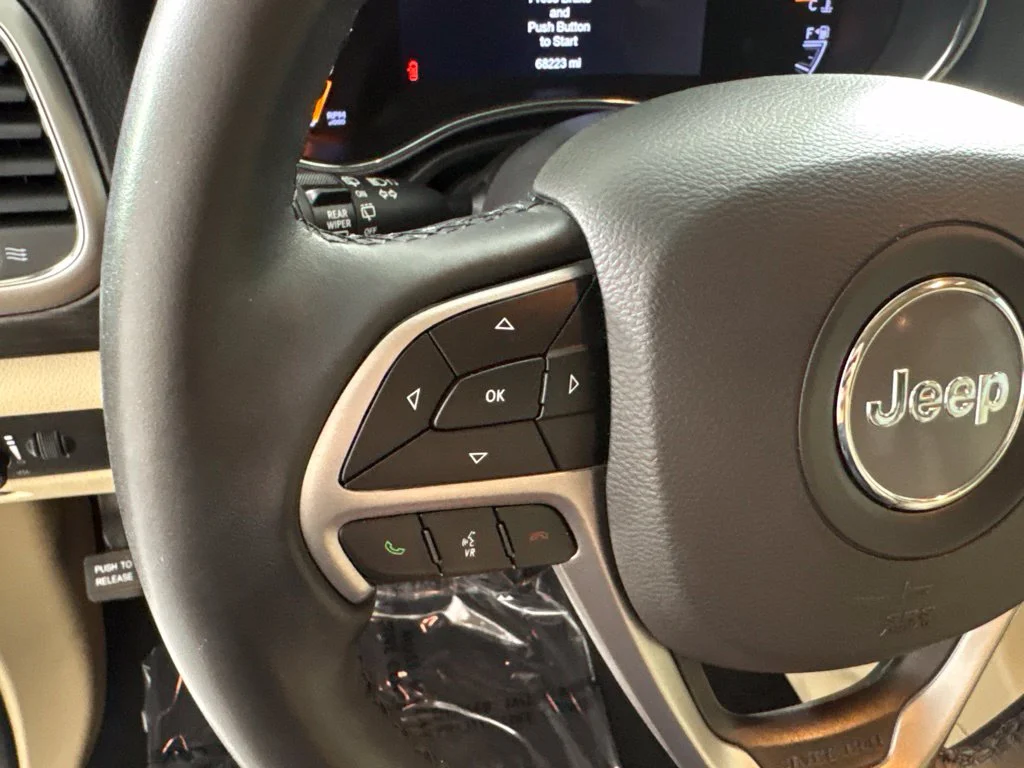 Used 2022 Black Jeep Laredo E image 27