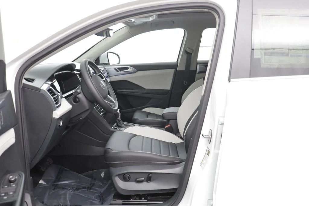 New 2026 Pure White Volkswagen 1.5T SEL image 6