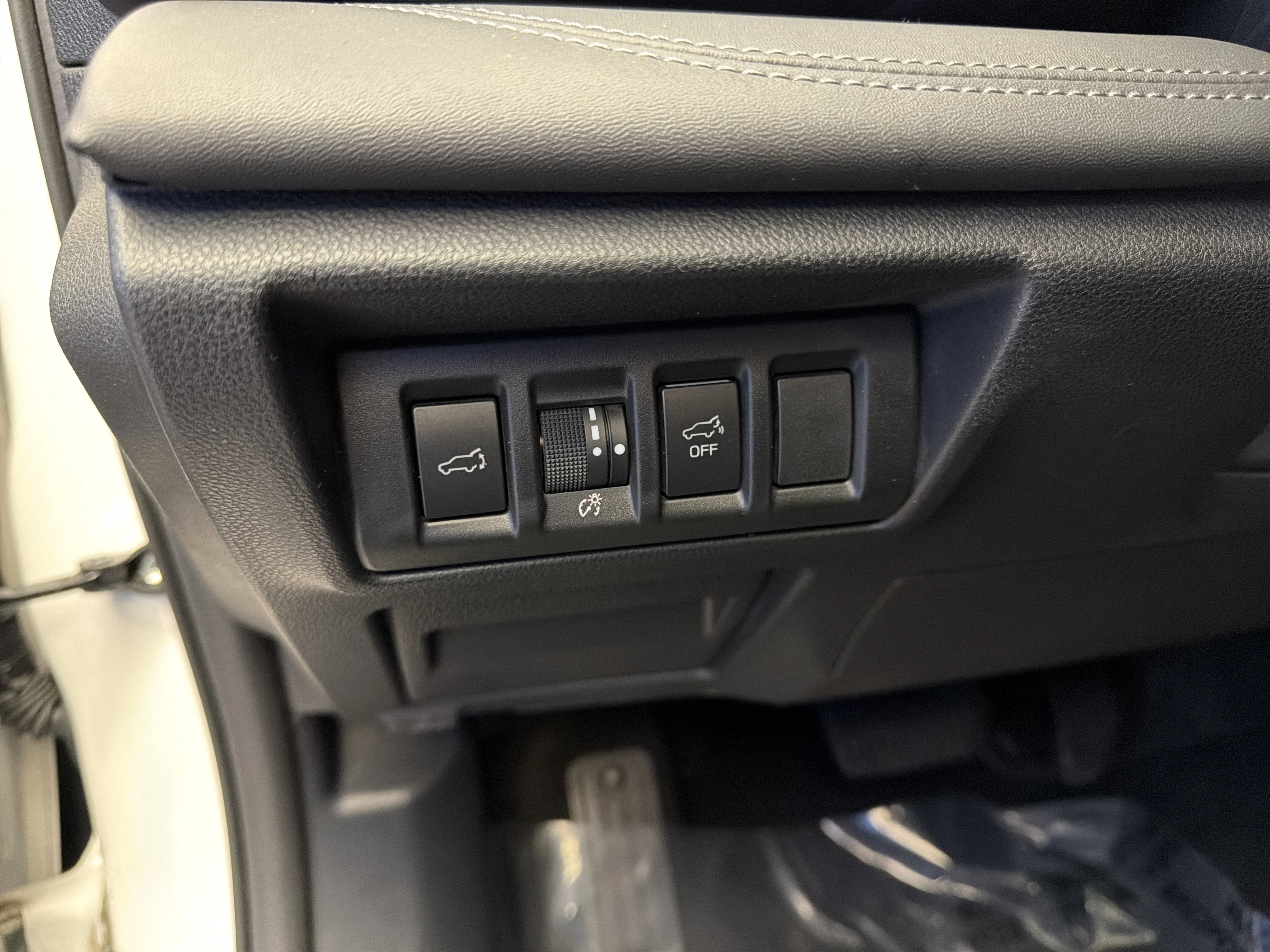 Used 2022 Crystal White Pearl Subaru Limited XT image 15