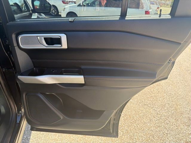 Used 2020 Black Metallic Ford Limited image 19