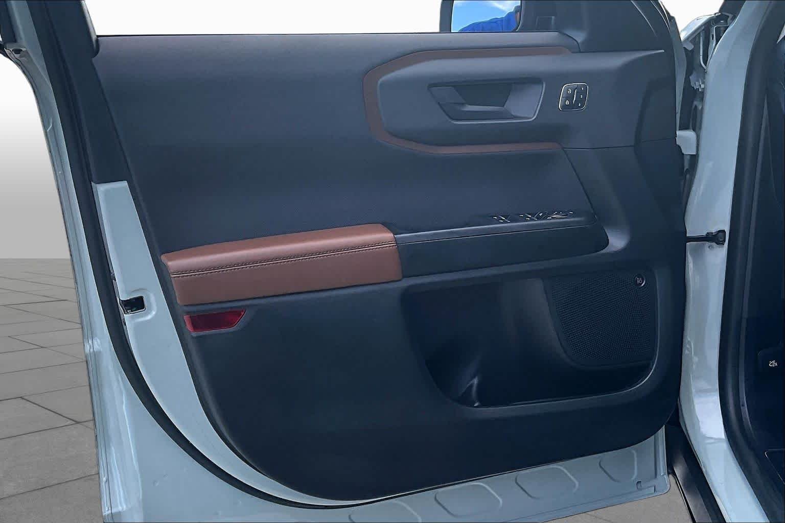 Used 2023 Cactus Gray Ford Badlands image 24