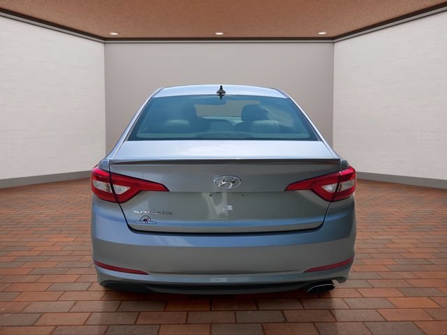 Used 2016 Shale Gray Metallic Hyundai 2.4L SE image 25