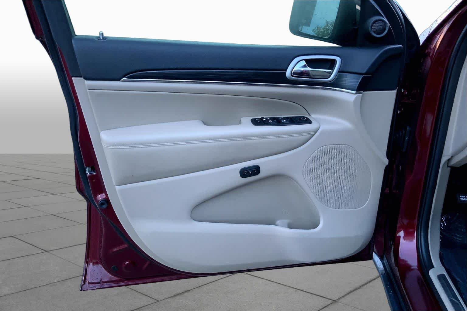 Used 2021 Velvet Red Pearlcoat Jeep Limited image 18