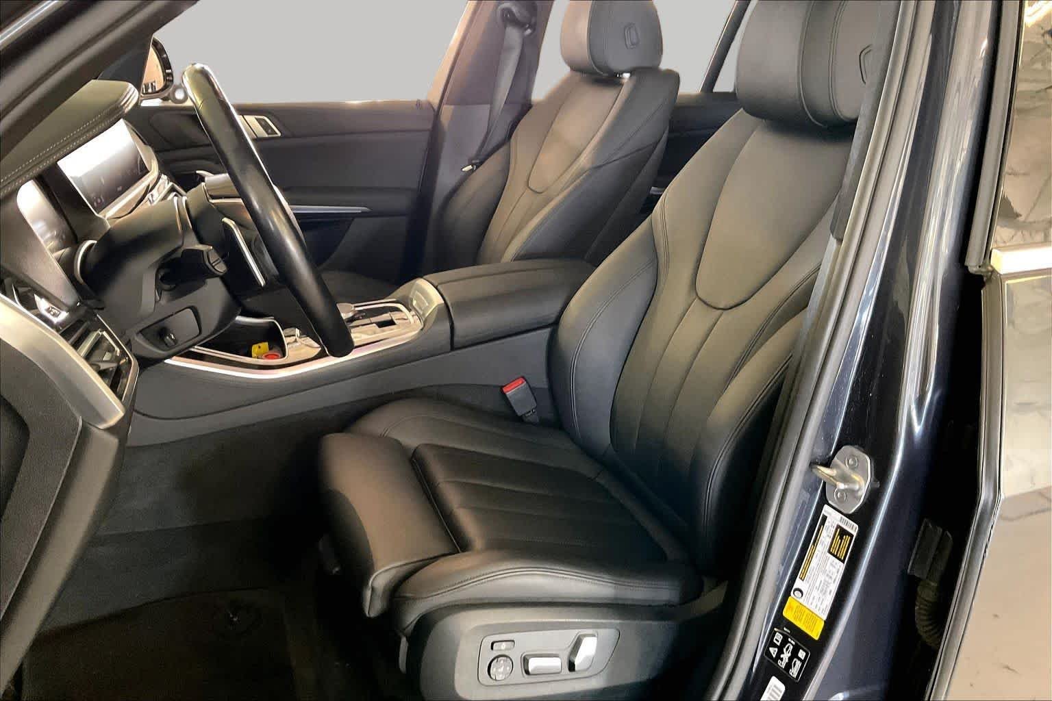 Used 2019 Arctic Grey Metallic BMW xDrive40i image 14