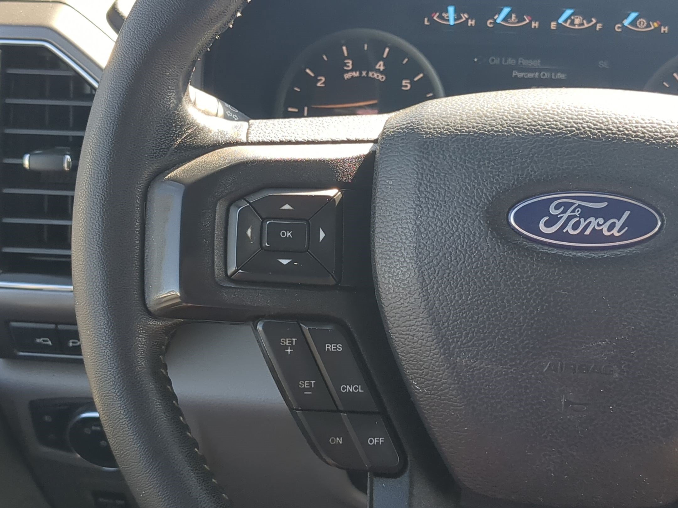Used 2019 Agate Black Metallic Ford XLT image 17