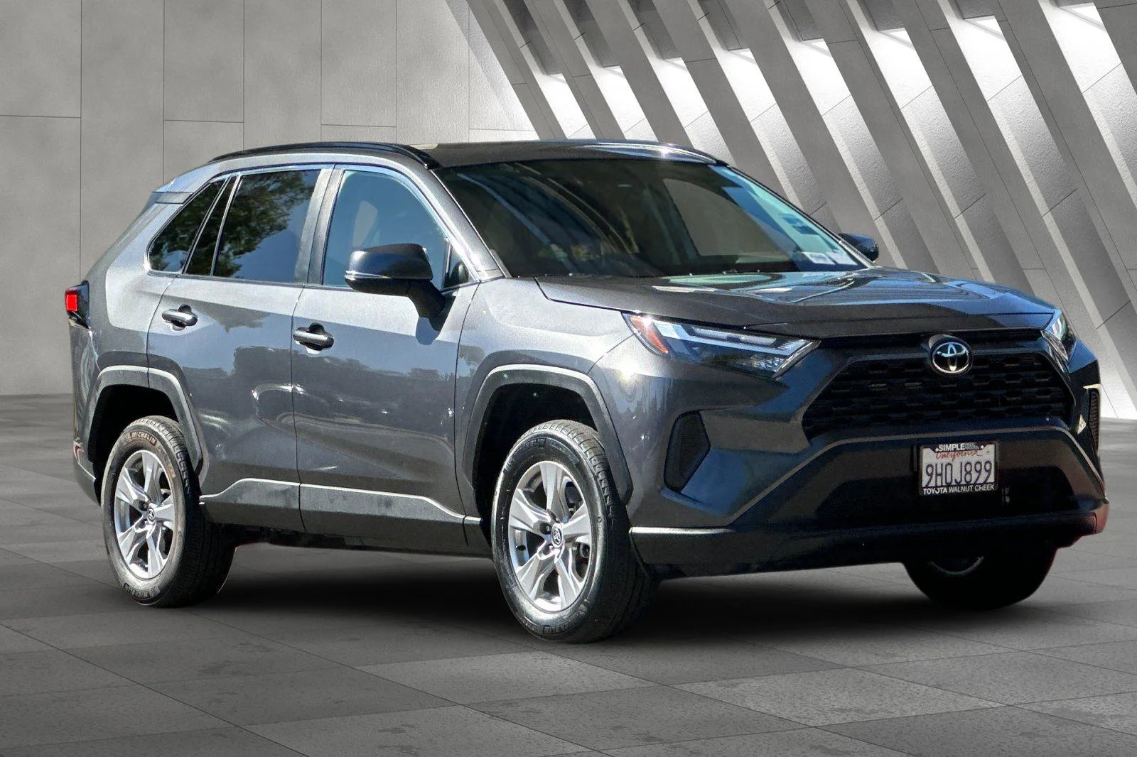 2023 Toyota RAV4 XLE - Photo 14