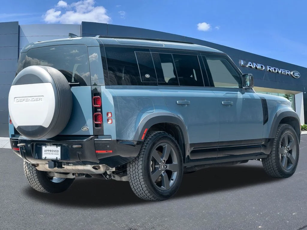 Used 2022 Blue Land Rover X-Dynamic HSE image 4