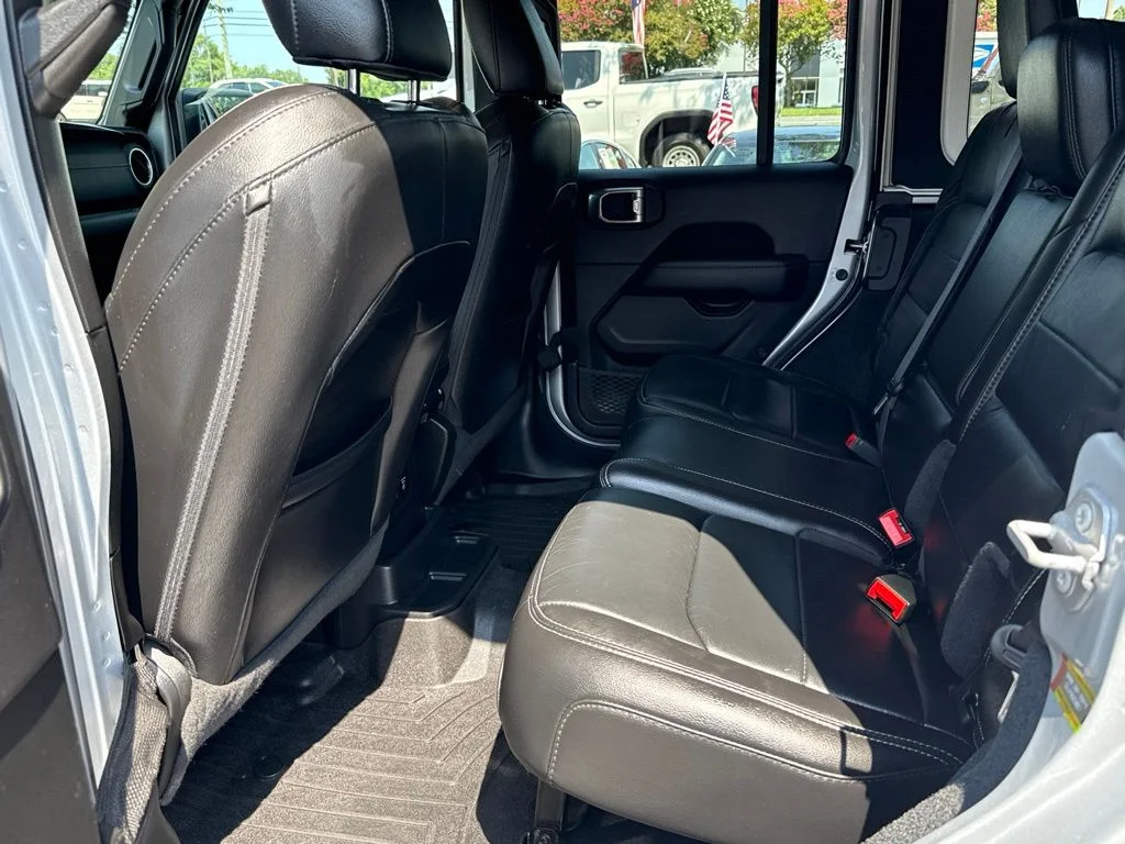 Used 2022 Silver Jeep Unlimited Sahara image 14
