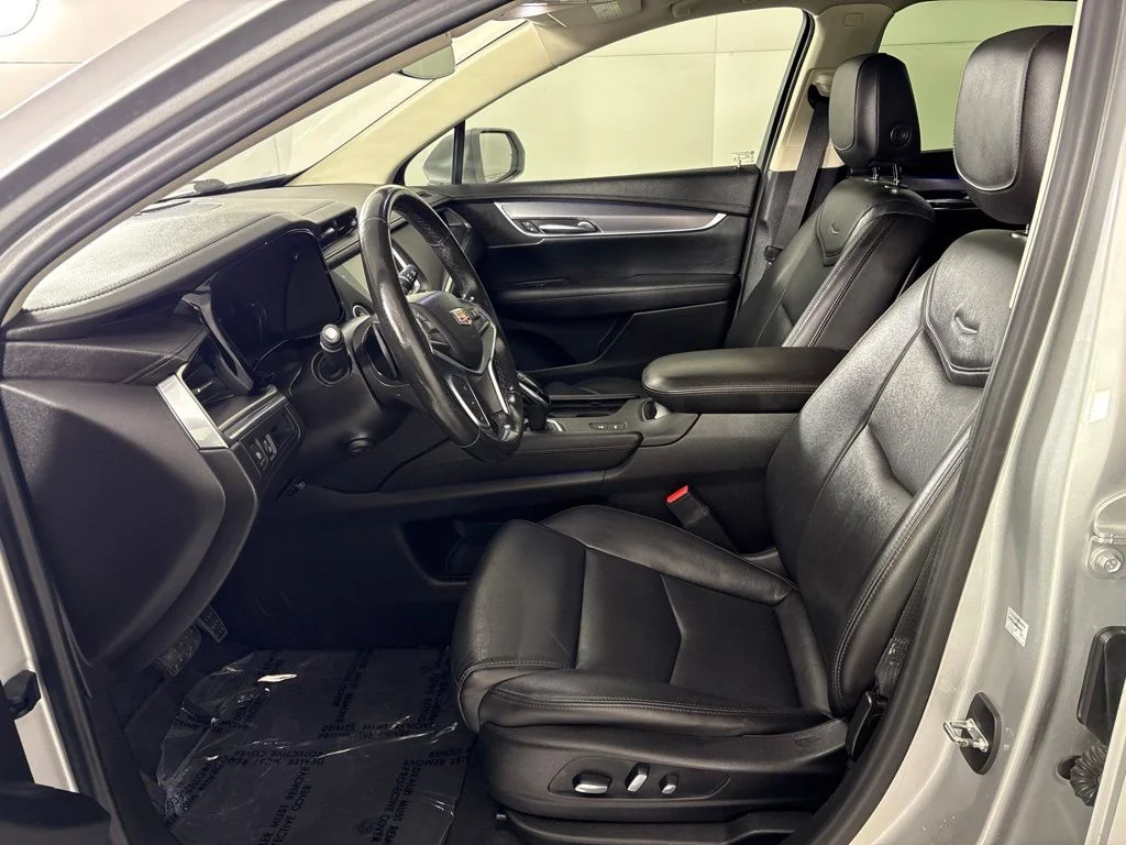 Used 2018 Silver Cadillac Premium Luxury image 33