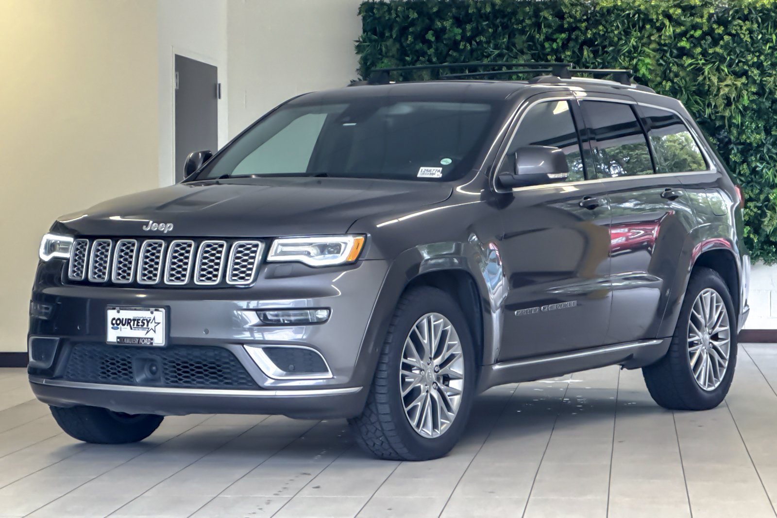 Certified Used 2018 Granite Crystal Clearcoat Metallic Jeep Summit image 8