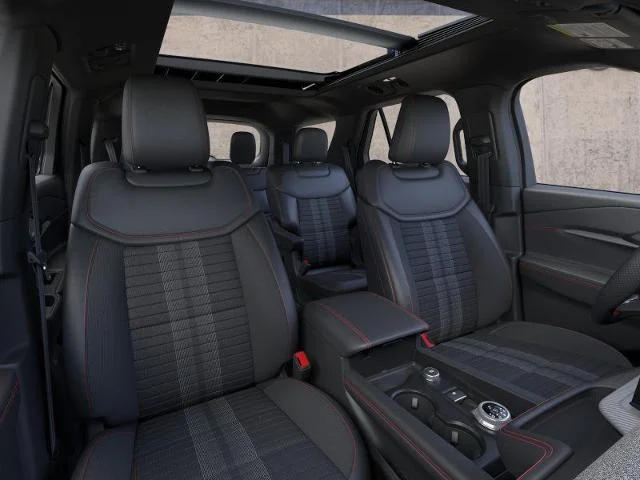 New 2026 Star White Metallic Tri-Coat Ford ST-Line image 34