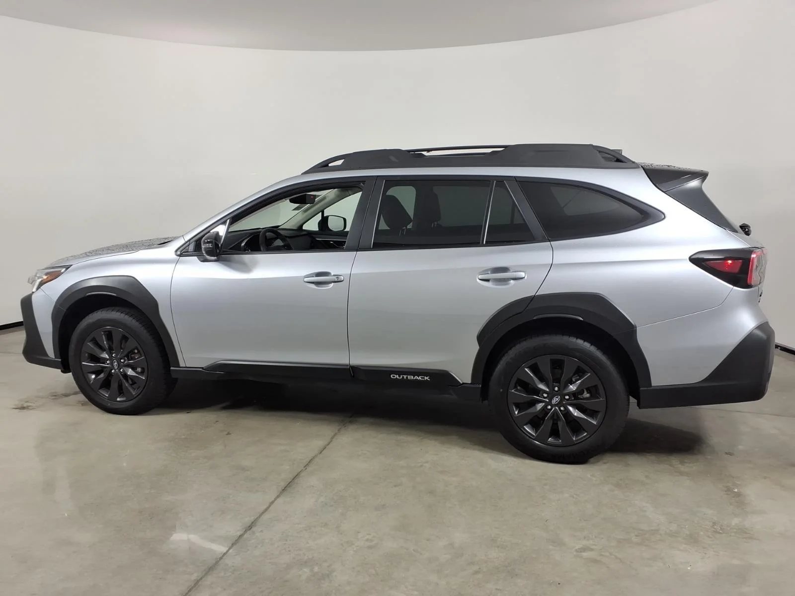 Certified Used 2025 Ice Silver Metallic Subaru Onyx Edition image 3